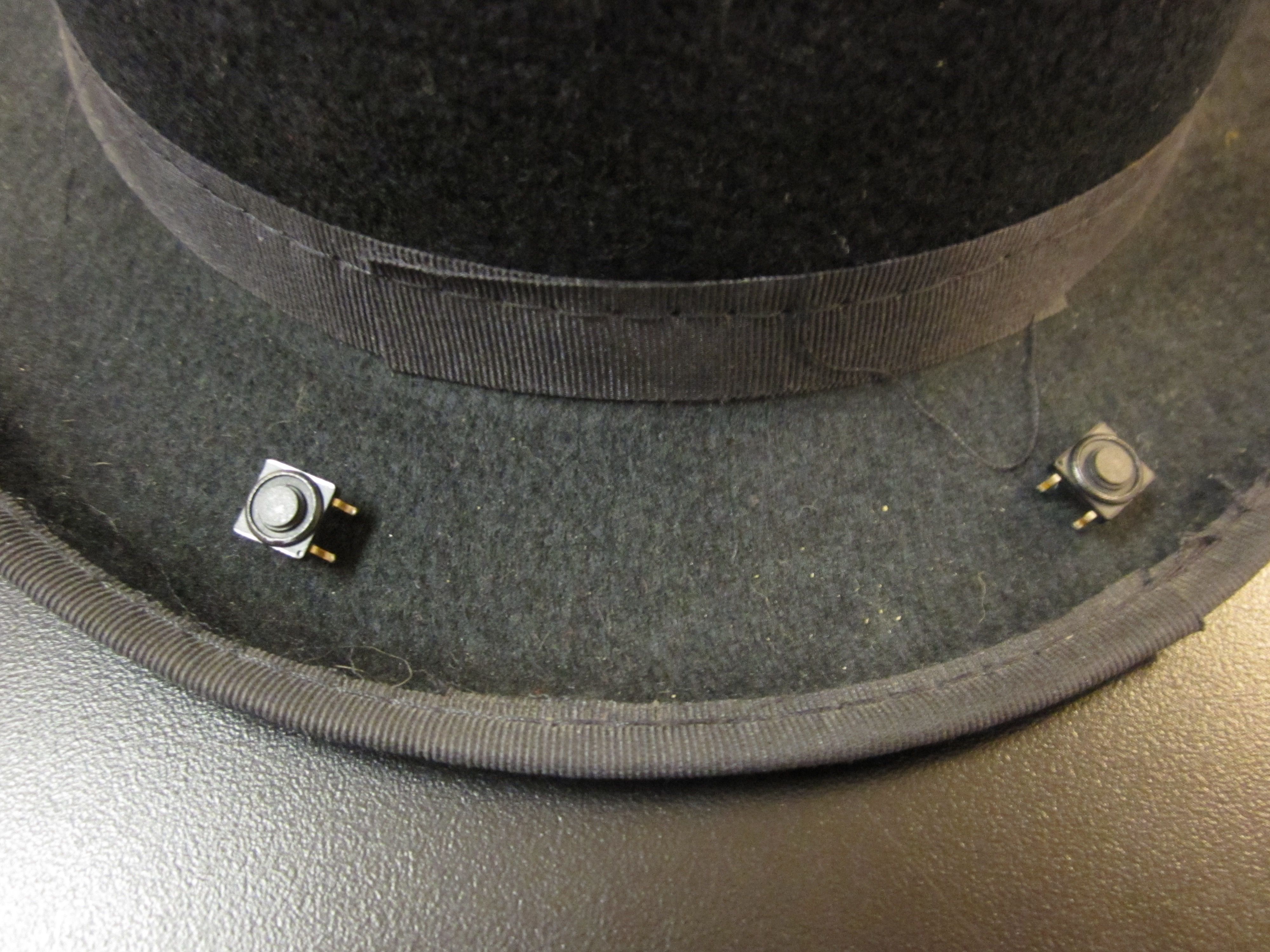 Hat brim loop button