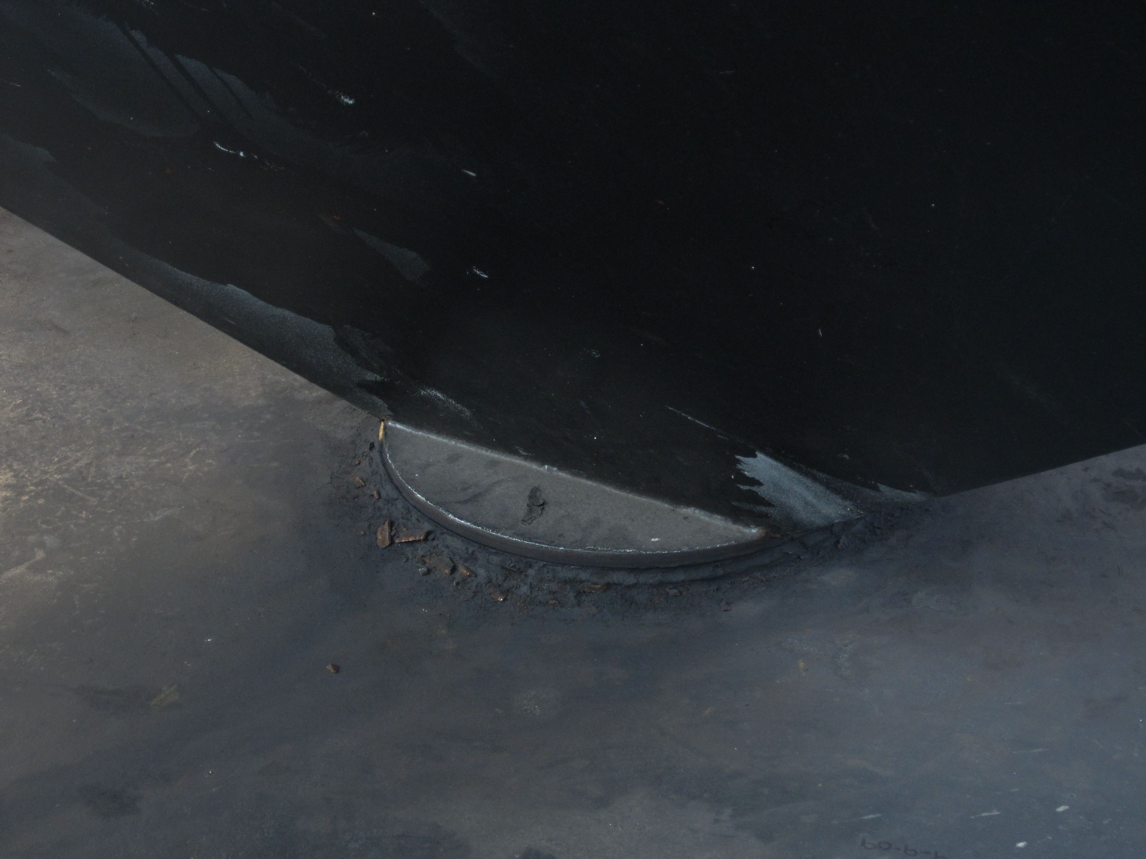 Detail of Tony Rosenthal's Alamo sculpture's pivot bearing